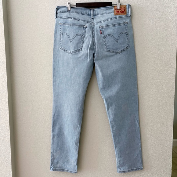 LEVI’S Mid Rise Boyfriend Jean | Lapis Light Wash |
# 2021 3514 |Size 31 W 27L - Picture 1 of 7